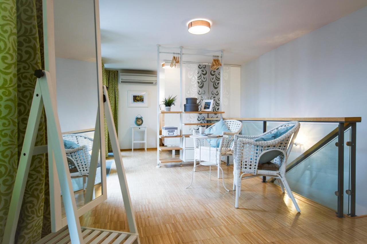 Modern Apartment Charvatova Praha Exteriér fotografie