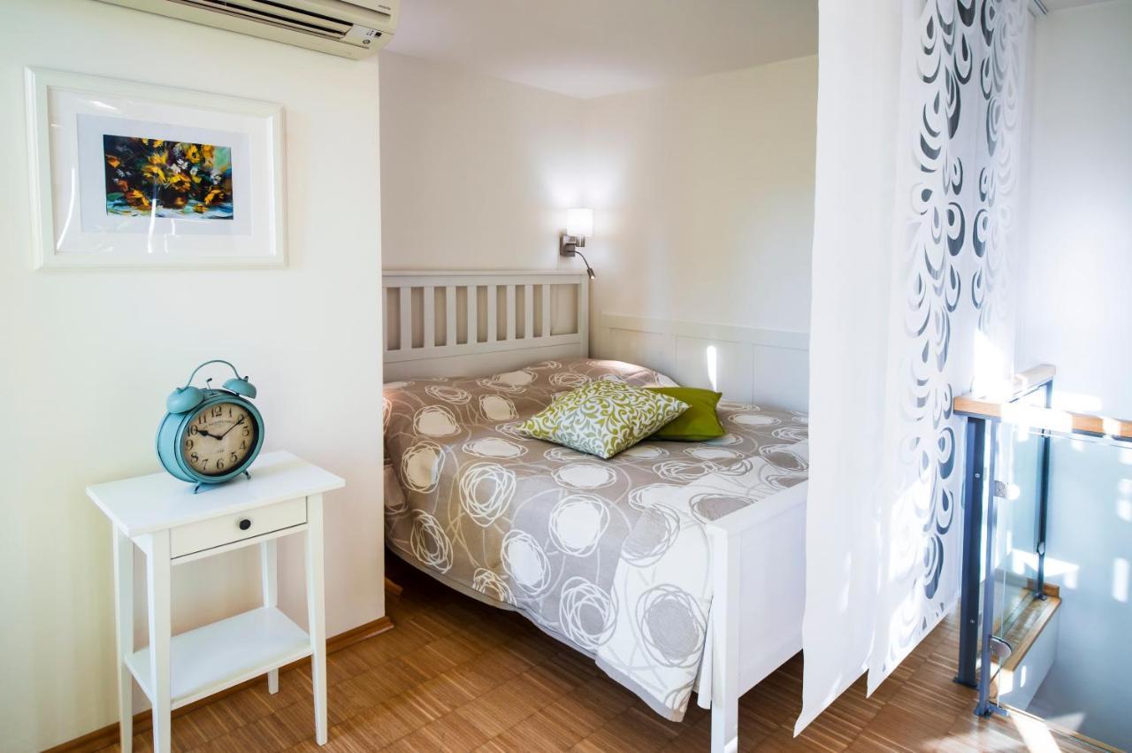 Modern Apartment Charvatova Praha Exteriér fotografie